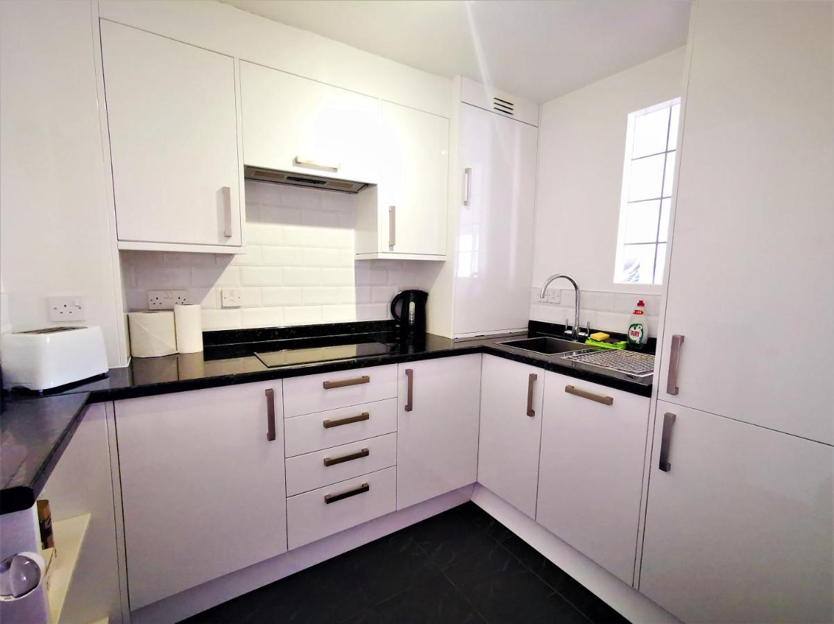 Apartament Marina Living With Parking, Balcony, Quiet And Secure Okręg wyborczy Hove Zewnętrze zdjęcie
