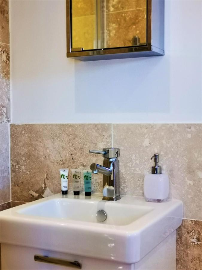 Apartament Marina Living With Parking, Balcony, Quiet And Secure Okręg wyborczy Hove Zewnętrze zdjęcie